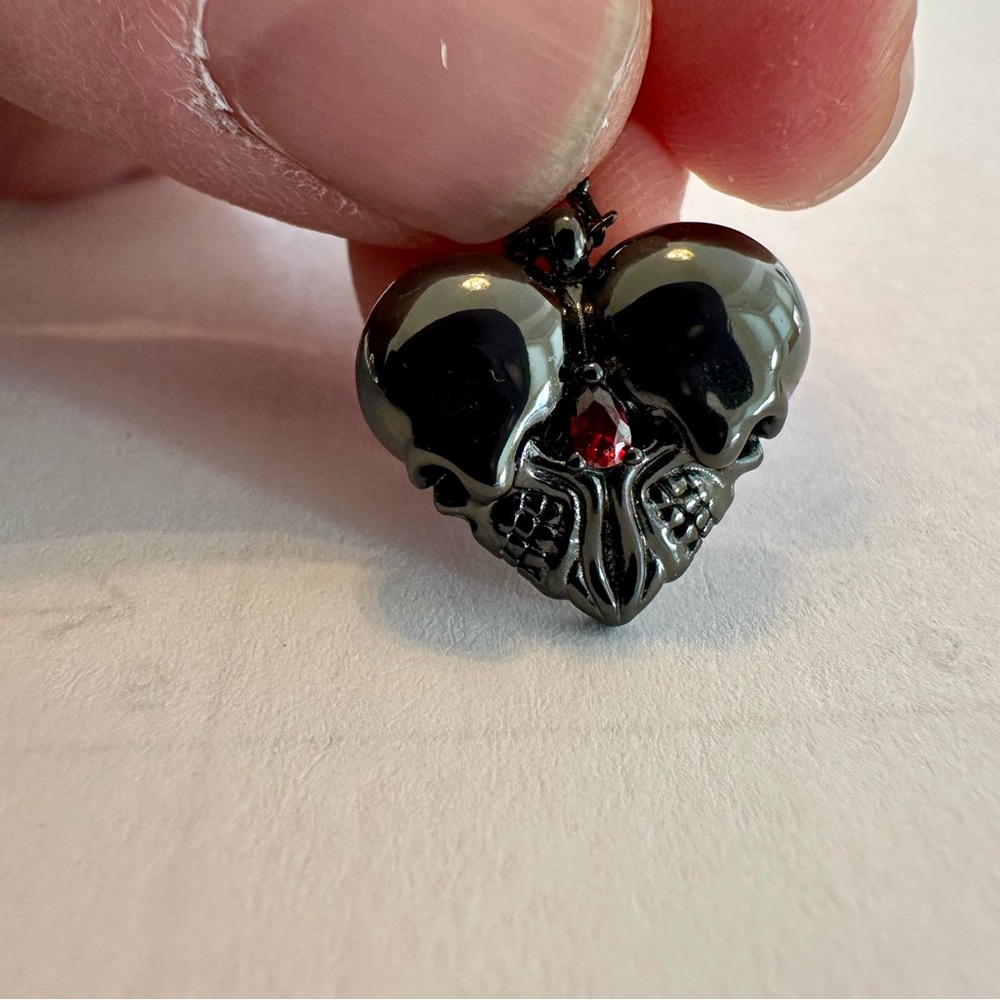 Gothic Skull Heart Pendant